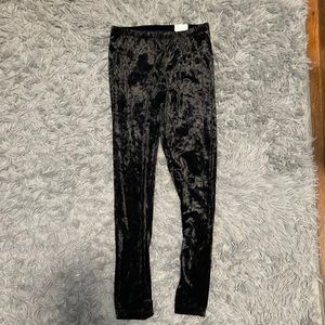 BRAND NEW Kohl’s velvet capri leggings.